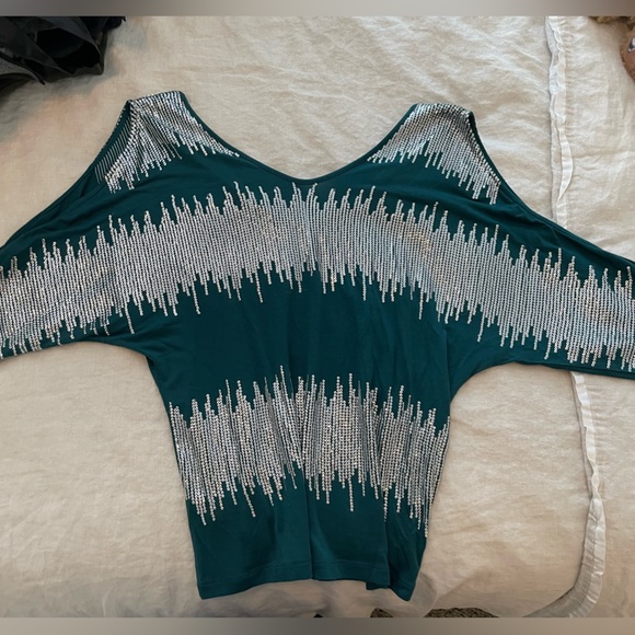 BEBE women’s real and silver cutout top - Picture 5 of 7